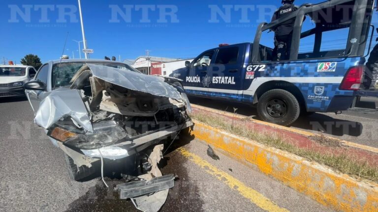 Aparatoso choque en Fresnillo deja cuantiosos daños