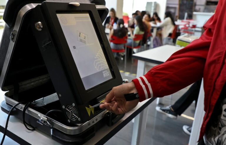 Obtiene Cozcyt patente de urna electrónica