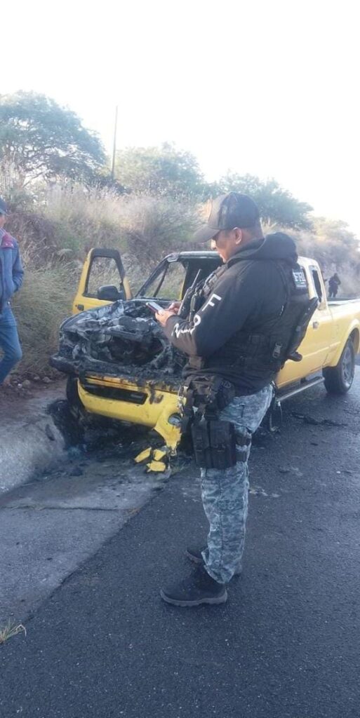 Sofocan incendio vehicular en Villanueva; no hay lesionados