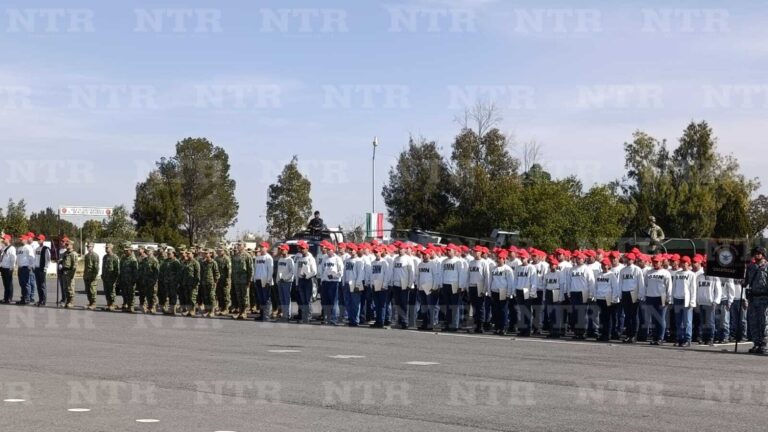 Realizan ceremonia de liberación de cartilla del SMN 2006