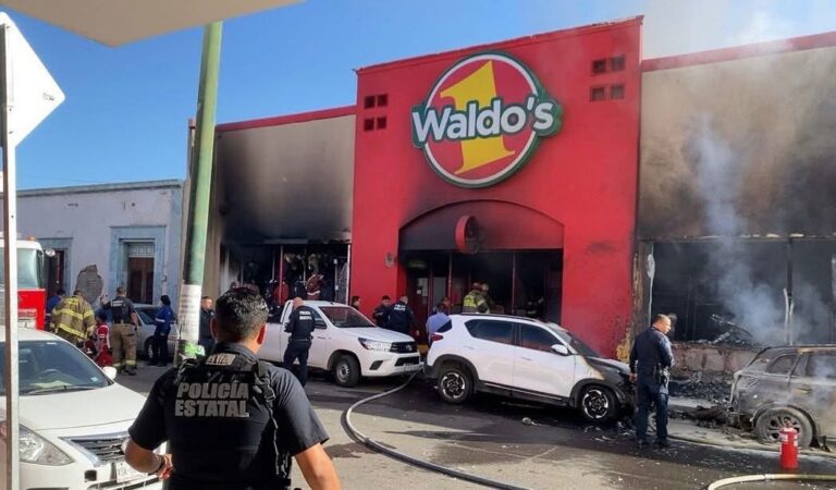 Reportan 22 muertos en incendio en tienda en Hermosillo