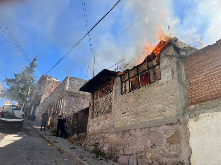 Se incendia casa en colonia Lázaro Cárdenas