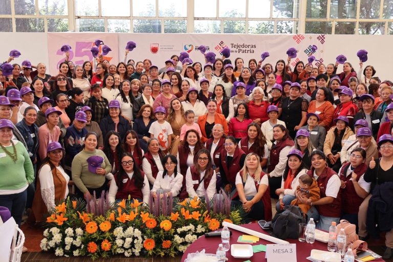 Reconocen liderazgo de las mujeres y participación comunitaria