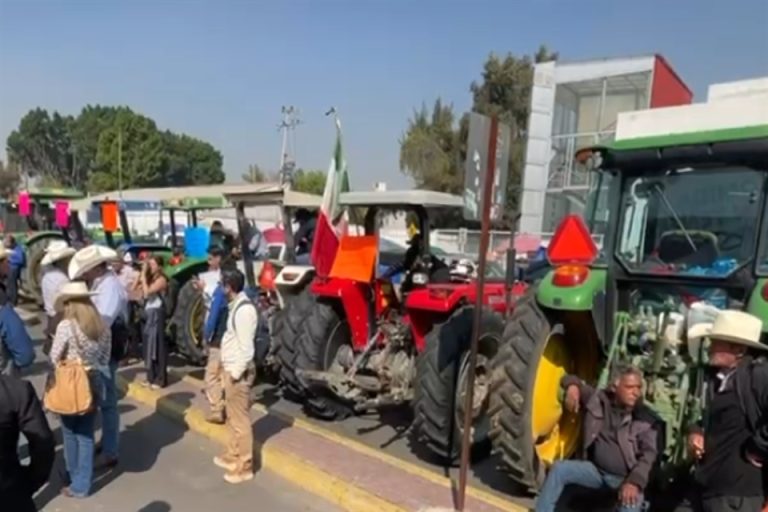 Avanza Ley de Agua en Cámara; protestan afuera con tractores