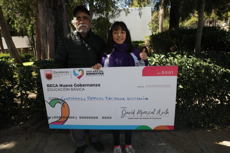 Benefician a 483 becarios de cinco municipios