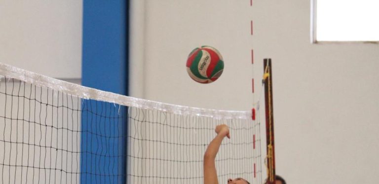 Inicia el voleibol en la UAZ; estudiantes se disputan pase nacional