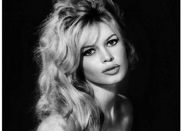 Fans rinden tributo a Brigitte Bardot en Francia
