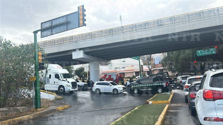 Chocan en vialidad Francisco García Salinas