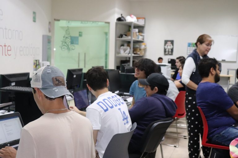 Refrenda Cozcyt su rol de vínculo entre sociedad y conocimiento