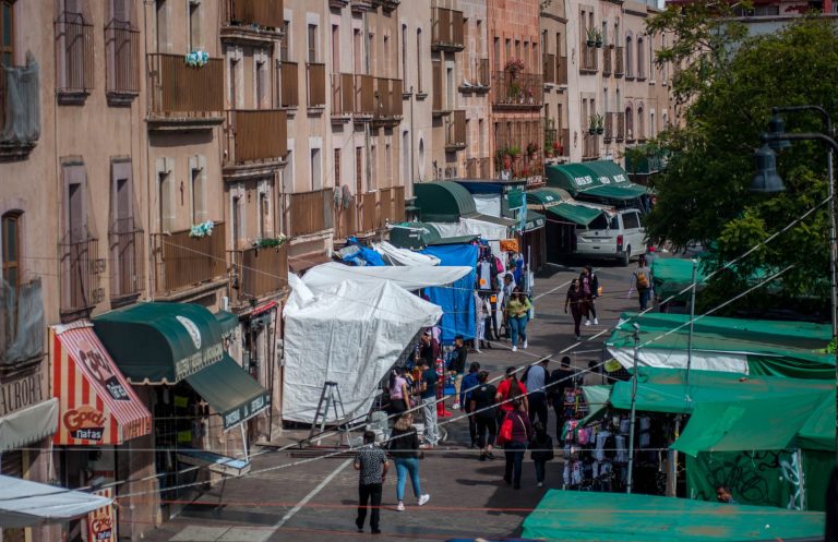 Disminuyen ingresos en la capital; lo justifican con baja de ambulantaje
