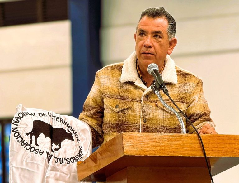 Renuevan mesa directiva de la Asociación Nacional de Veterinarios Taurinos durante Congreso en Tlaxcala