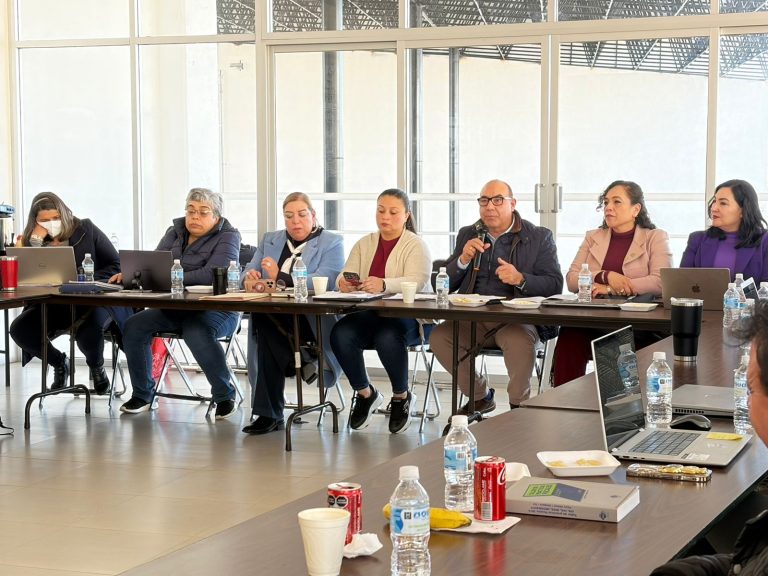 Llama Ángel Román a la unidad