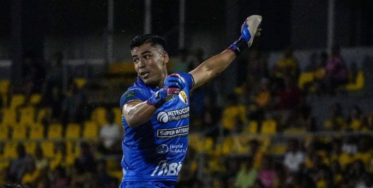 Antonny Monreal suma minutos en intenso empate