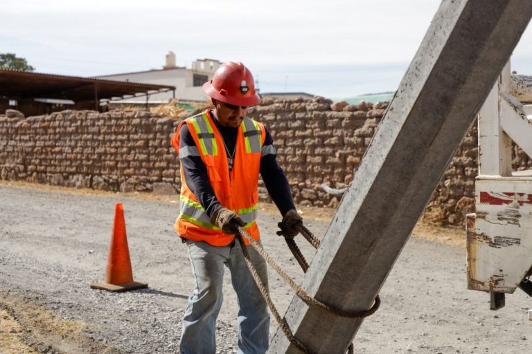 Amplían red eléctrica en comunidades de Fresnillo