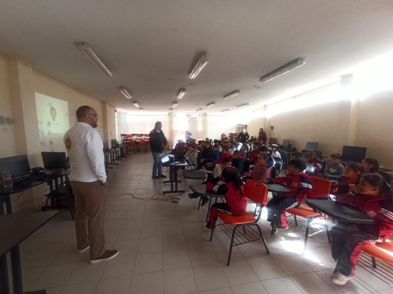 Capacita PC a estudiantes para evitar riesgos
