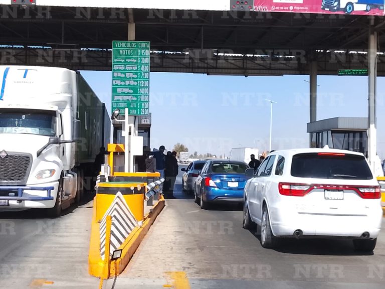 Por quinto día normalistas toman casetas
