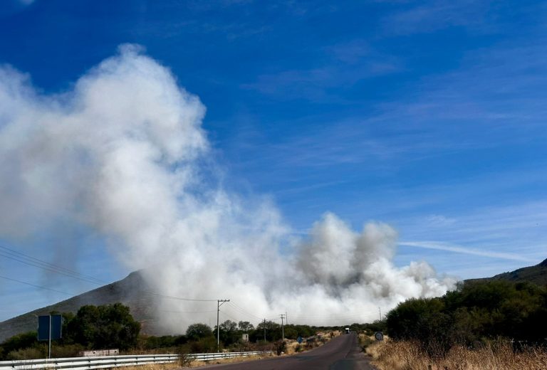 Fuera de control, incendio en basurero de Jerez