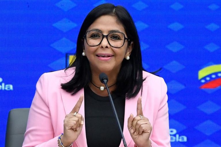 Pide Delcy diálogo a Trump