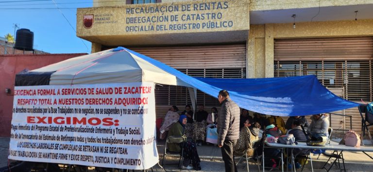 Realizan protesta de “brazos caídos” en hospital de Loreto