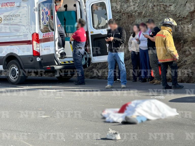 Mueren dos motociclistas en aparatoso accidente en el bulevar