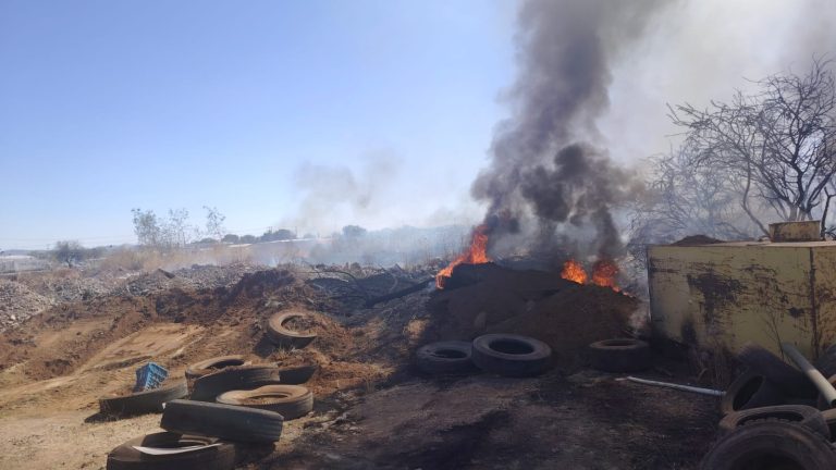 Controlan dos incendios en simultáneo en Guadalupe