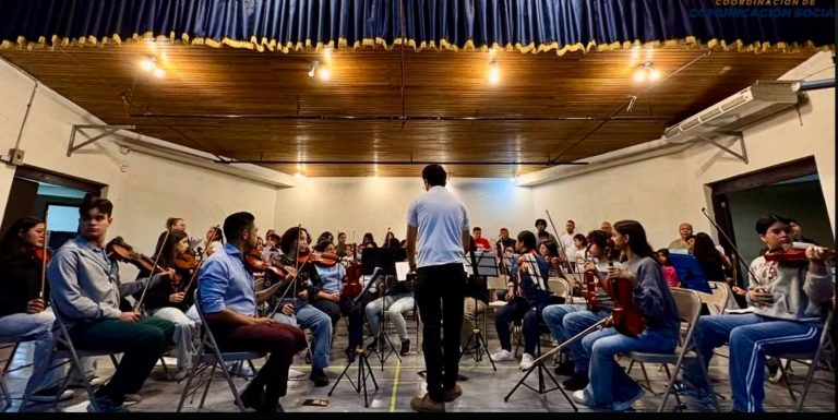 Universitarios llevan su talento musical a Honduras
