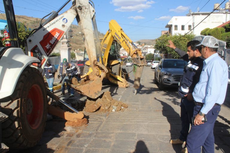 Reemplaza JIAPAZ tubería en Quebradilla