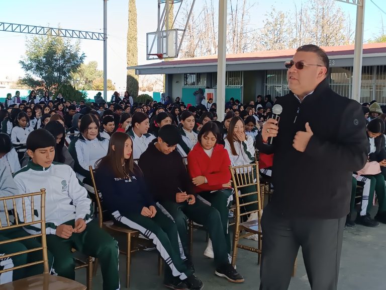 Enseñan sobre los peligros digitales a estudiantes de Loreto