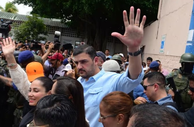 Detienen al alcalde de Guayaquil, por supuesta delincuencia