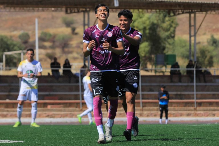 Gana Mineros pese a jugar con nueve hombres y un penal