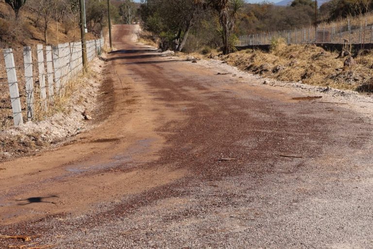 Invierten 250 mil para rehabilitar camino en Jalpa