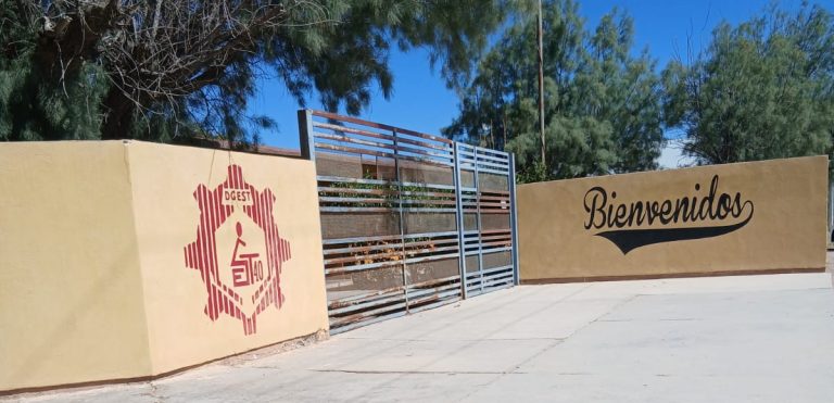 Sin pago, directores de secundarias técnicas