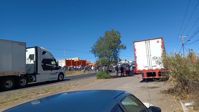 Toman carreteras; frijoleros exigen transparencia