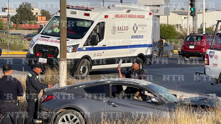 Mujer termina en el hospital tras accidente