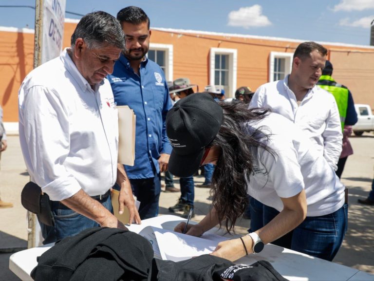 Ayuntamiento entrega obras a cuatro comunidades