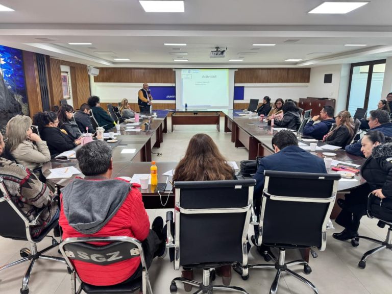 Capacitan a funcionarios capitalinos