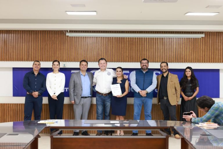 Reconocen a empleados del ayuntamiento capitalino