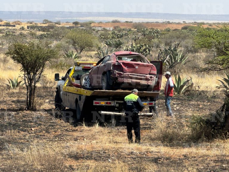 Vuelca automóvil en carretera estatal 175