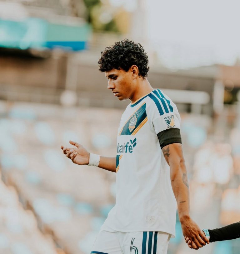 Edwin Cerrillo suma minutos con LA Galaxy