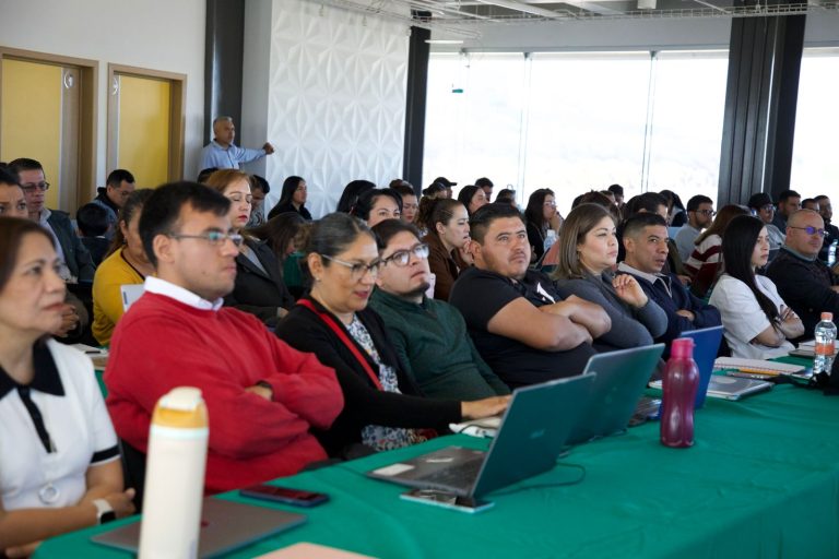 Realizan taller de IA para docentes