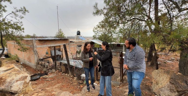 Reciben familias de Monte Escobedo y Tepetongo calentadores solares