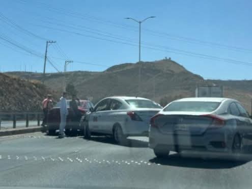 Chocan tres unidades a la altura de Colinas del Padre