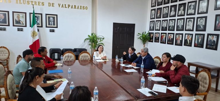 Chocan comerciantes por uso de domo