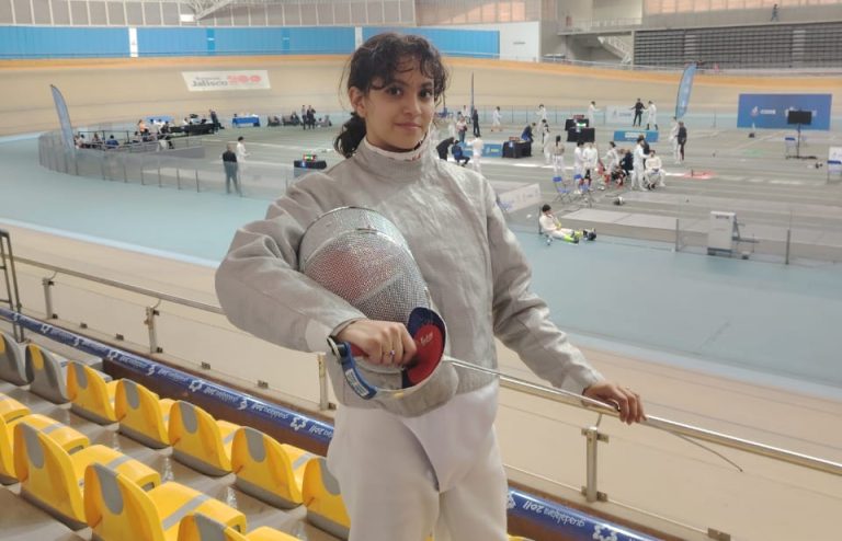 Dulce Quiroz clasifica en esgrima a Olimpiada Nacional