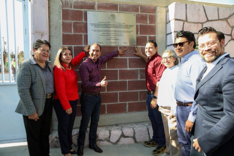 Entregan barda perimetral en jardín de niños de Zóquite