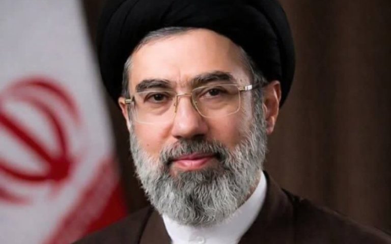 Ormuz debe permanecer cerrado: líder supremo de Irán