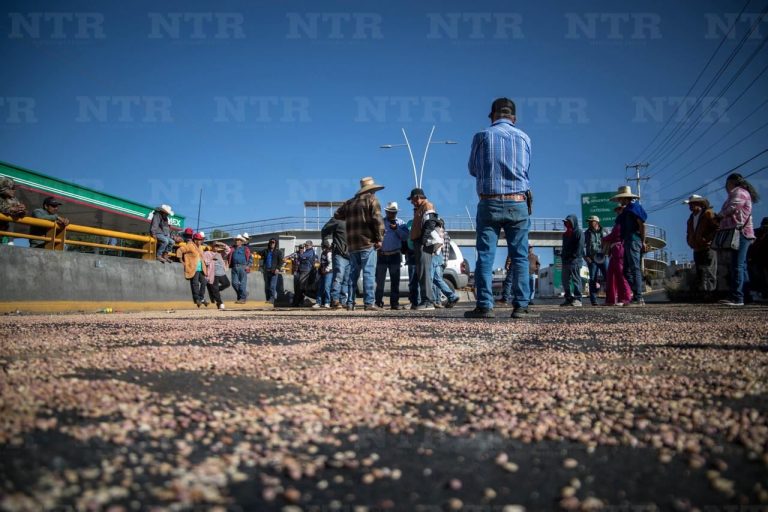 Continuarán bloqueos hasta que sea oficial la reapertura de centros