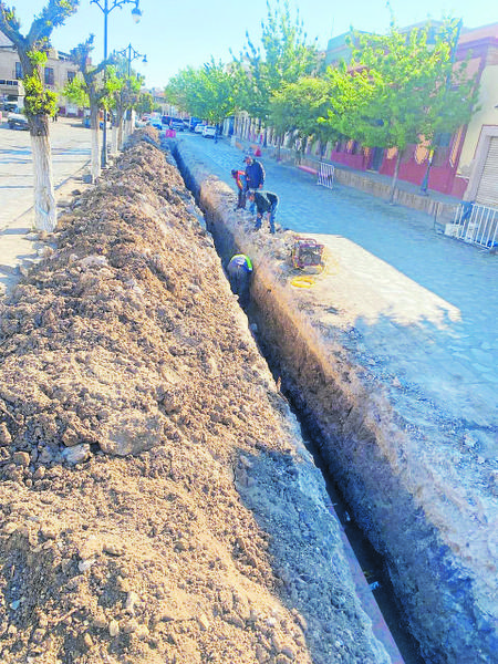Rehabilitan drenaje en calle Hidalgo