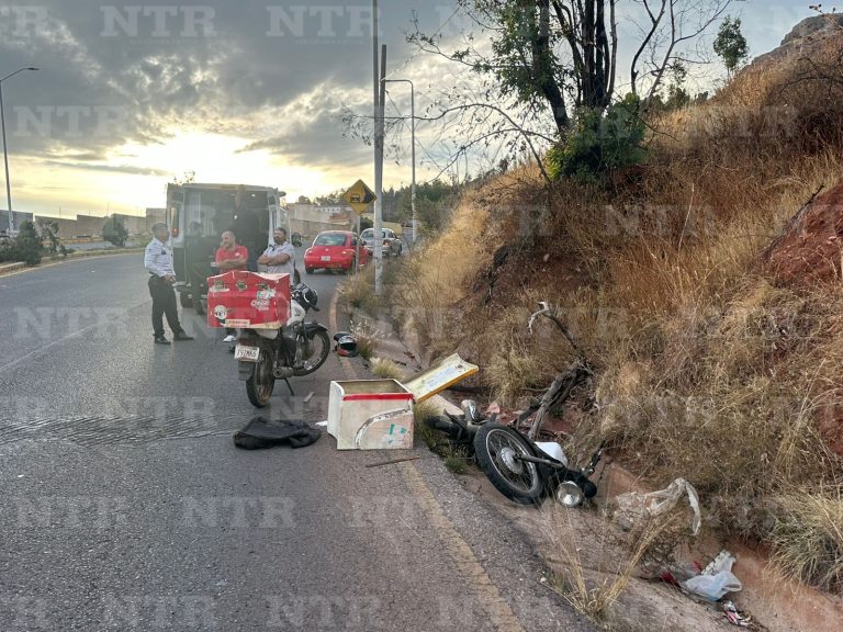 Se accidenta repartidor de pizzas en la calzada Solidaridad