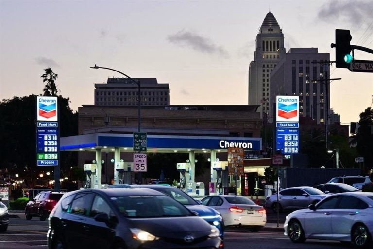 Superan precios de gasolina los 3.50 dólares en EU